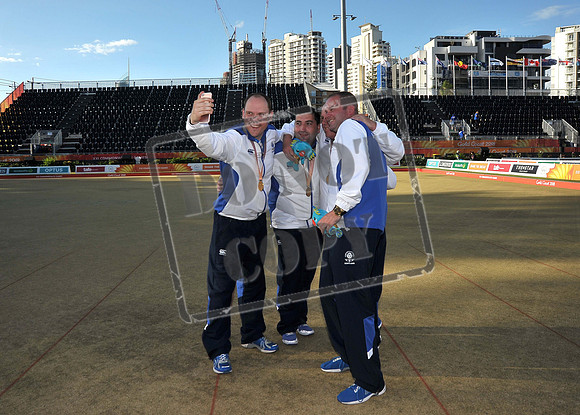 Lawn bowls 130418