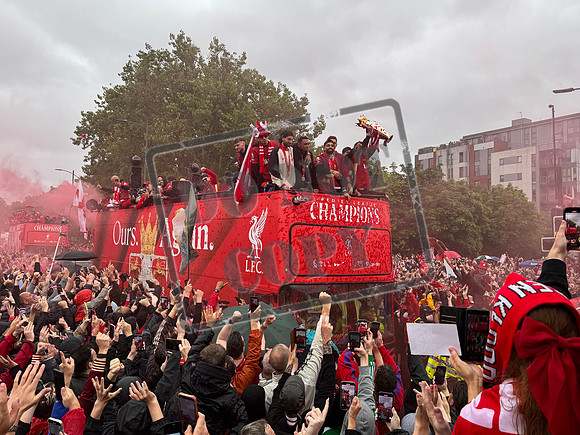 liverpool fc trophy parade